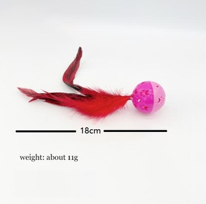 Teñido barato pluma pollo pluma cola palo mascota juguete interactivo interior Teaser varita piel con plumas juguete - Product Image 4