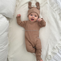 Bas quantité minimale de commande fabricant de couleur personnalisée couleur unie côtelé coton barboteuse hiver infantile enfant en bas âge vêtements à manches longues enfants combinaison