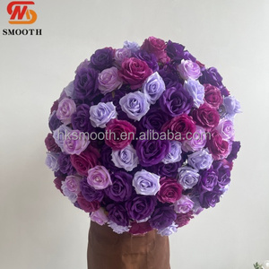 Boule de fleurs artificielles en rose lisse de 70 cm, couleur violette, romantique, faite à la main, haute simulation, centre de table de mariage - Product Image 1
