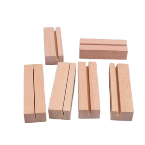 Support d'affichage en bois poli personnalisé pour carte de nom ou numéro de table lors des occasions du Nouvel An - Product Image 1