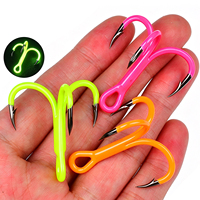 Hameçons triples à pointe barbelée avec revêtement UV personnalisé, haute résistance à la traction, courbure ronde, hameçon à 3 griffes pour accessoires de pêche