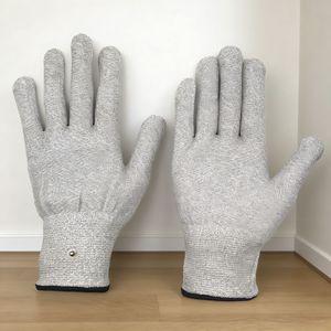 Gants tactiles compacts intelligents en fibre d'argent conductrice, appareil de massage à impulsions électriques portable - Product Image 4