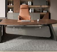 Bureau de direction en bois massif de luxe avec un design minimaliste moderne sophistiqué pour le bureau à domicile ou l'hôpital