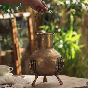 Jarrón de Metal Retro Europeo, Forma Irregular, Diseño Rústico Hecho a Mano, Adorno Floral para Escritorio - Product Image 1