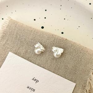 Boucles d'oreilles en argent pur S925, luxe français, haut de gamme, nœud, perle, coquille, avec tempérament de niche, polyvalentes, clous de mode - Product Image 2