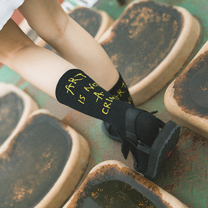 Bán Buôn Phụ Nữ Crew Vớ Tùy Chỉnh Thư Cotton Trắng Hip <span class=keywords><strong>Pop</strong></span> Thiết Kế Thoáng Khí Dệt Kim Của Phụ Nữ Vớ Cho Mùa Xuân Biểu Tượng - Product Image 3