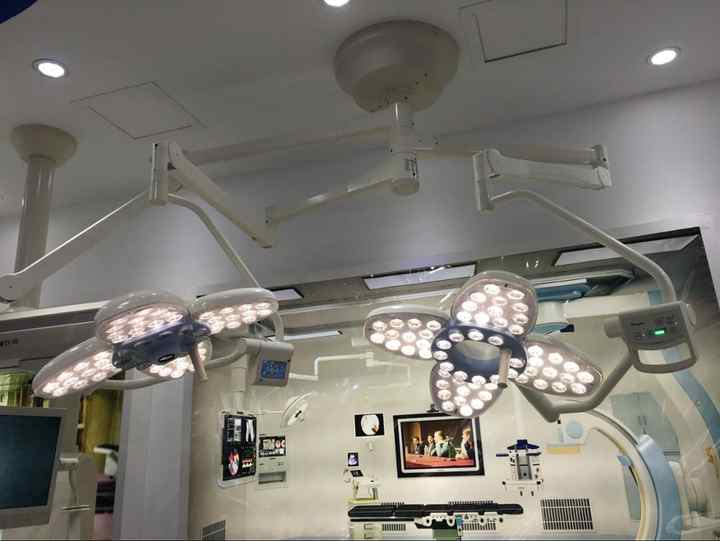 Hospital Clinic Medical Ceiling Mounted Surgical Lamp Shadowless LED Operating Light with Optional Camera