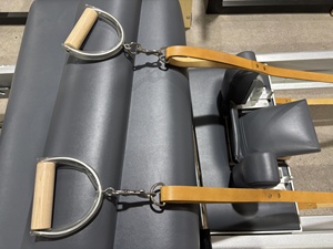 Reformer de Pilates Comercial de Alta Calidad, Diseño Clásico en Aleación de Aluminio Resistente, Ajustable para Equilibrio Corporal, para Estudio de Pilates - Product Image 4