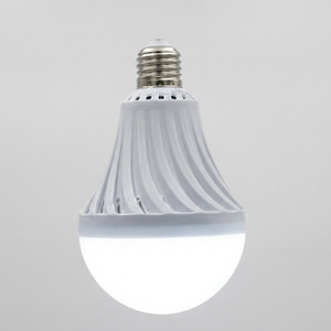 หลอดไฟ LED A19 ขั้ว E27 แรงดันไฟฟ้า AC 85-265V ชิป SMD 2835 แสงขาว 2700K CRI 80 ตัวหลอดพลาสติก ABS+PP 95 ลูเมน/วัตต์ ควบคุมด้วยสวิตช์ - Product Image 1