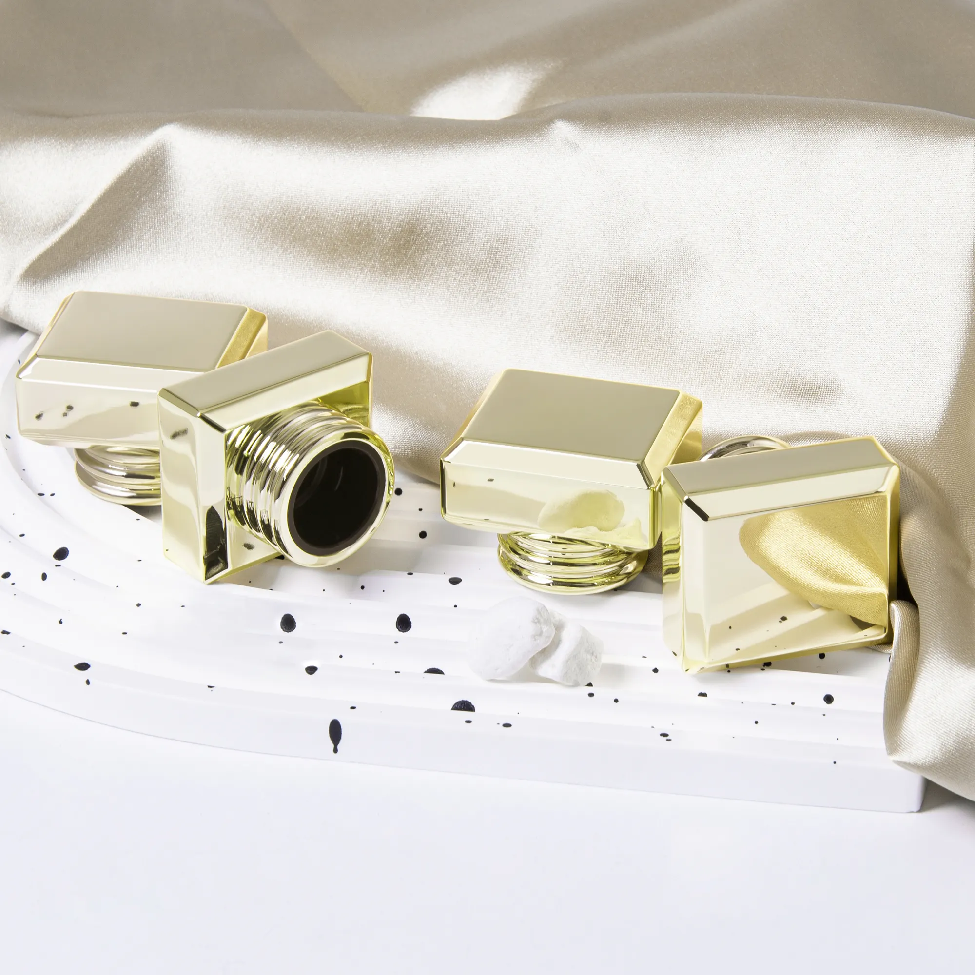 Personalizado fabricante ouro gravura 15mm zinco liga animal cabeça forma perfume capas tampas