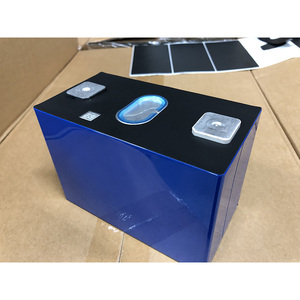 <span class=keywords><strong>3</strong></span>.2V 140Ah 135Ah prizmatik Li-FePO4 piller şarj edilebilir LiFePO4 pil hücresi elektrikli araba için - Product Image 1