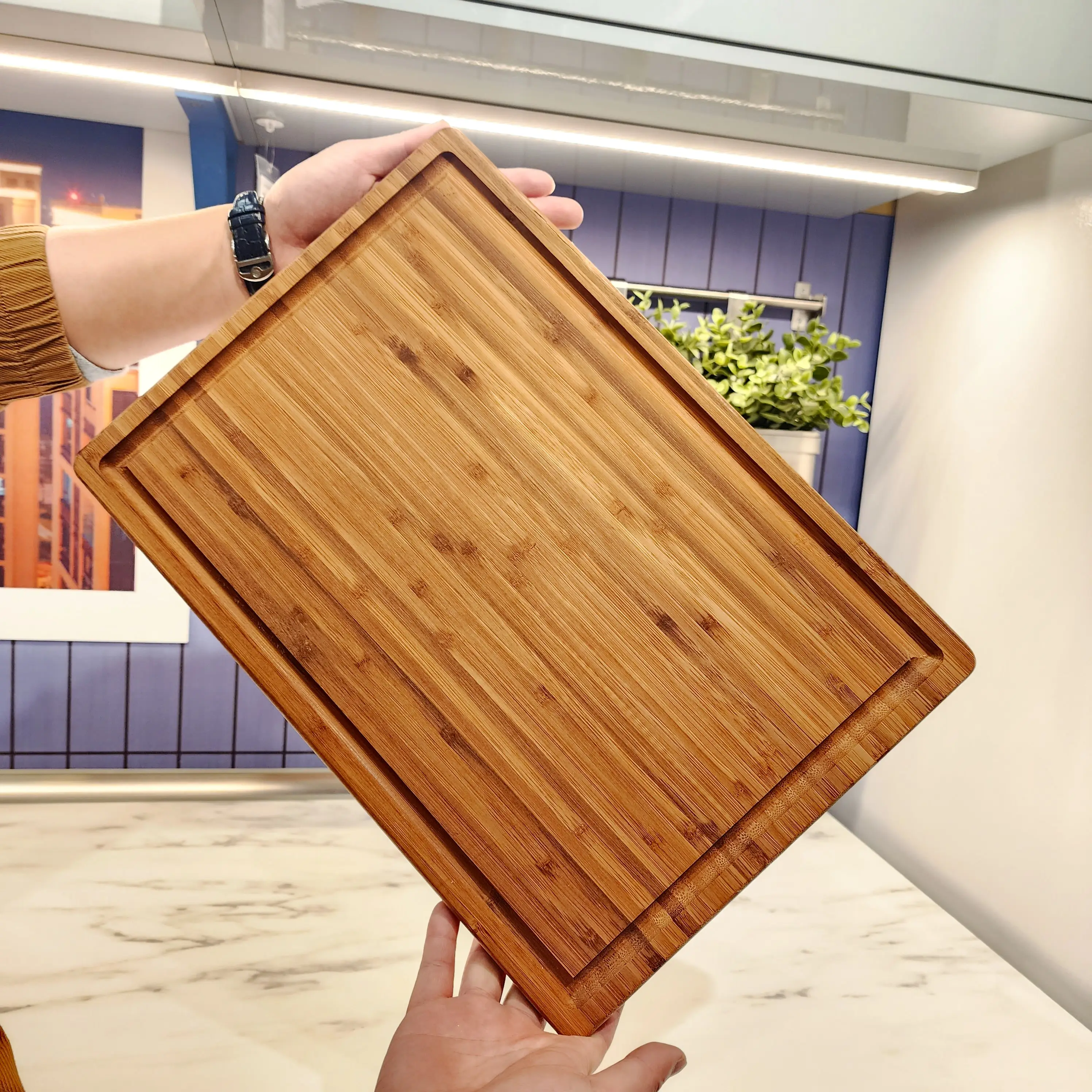 Personalisasi akhir biji kayu bambu papan pemotong dapur Charcuterie papan jus alur dengan pegangan tebal Butcher Block melayani
