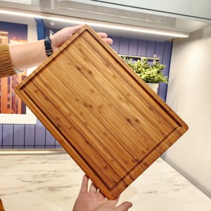 Luxuriöses Personalisiertes Holz-Schneidebrett aus Endholz und Bambus, Küchen-Charcuterie-Brett mit Dickem Saftrille und Griff, Anpassbarer Block - Product Image 1