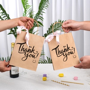 ถุงของขวัญกระดาษคราฟท์สำหรับ<span class=keywords><strong>บ</strong></span>รรจุภัณฑ์สินค้าหรูหราอเนกประสงค์  พร้อมพิมพ์โลโก้ตามสั่ง เคลือบผิวด้วย UV เป็นมิ<span class=keywords><strong>ต</strong></span>รต่อสิ่งแวดล้อม - Product Image 1