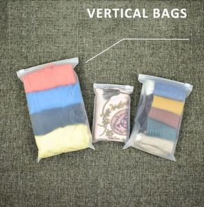 Bolsa de Plástico Esmerilado Personalizada con Cierre de Cremallera y Embalaje Novedoso de PE para Ropa - Product Image 2