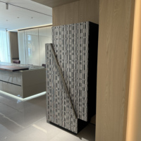Armoire à vin vintage italienne en bois noir hôtel moderne avec étagères élégante Estante Para Libros pour le stockage du vin salon