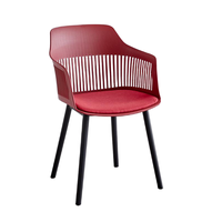 Chaises de salle à manger empilables modernes en PP avec coussin en éponge et dossier creux pour hôtel, restaurant, maison et extérieur