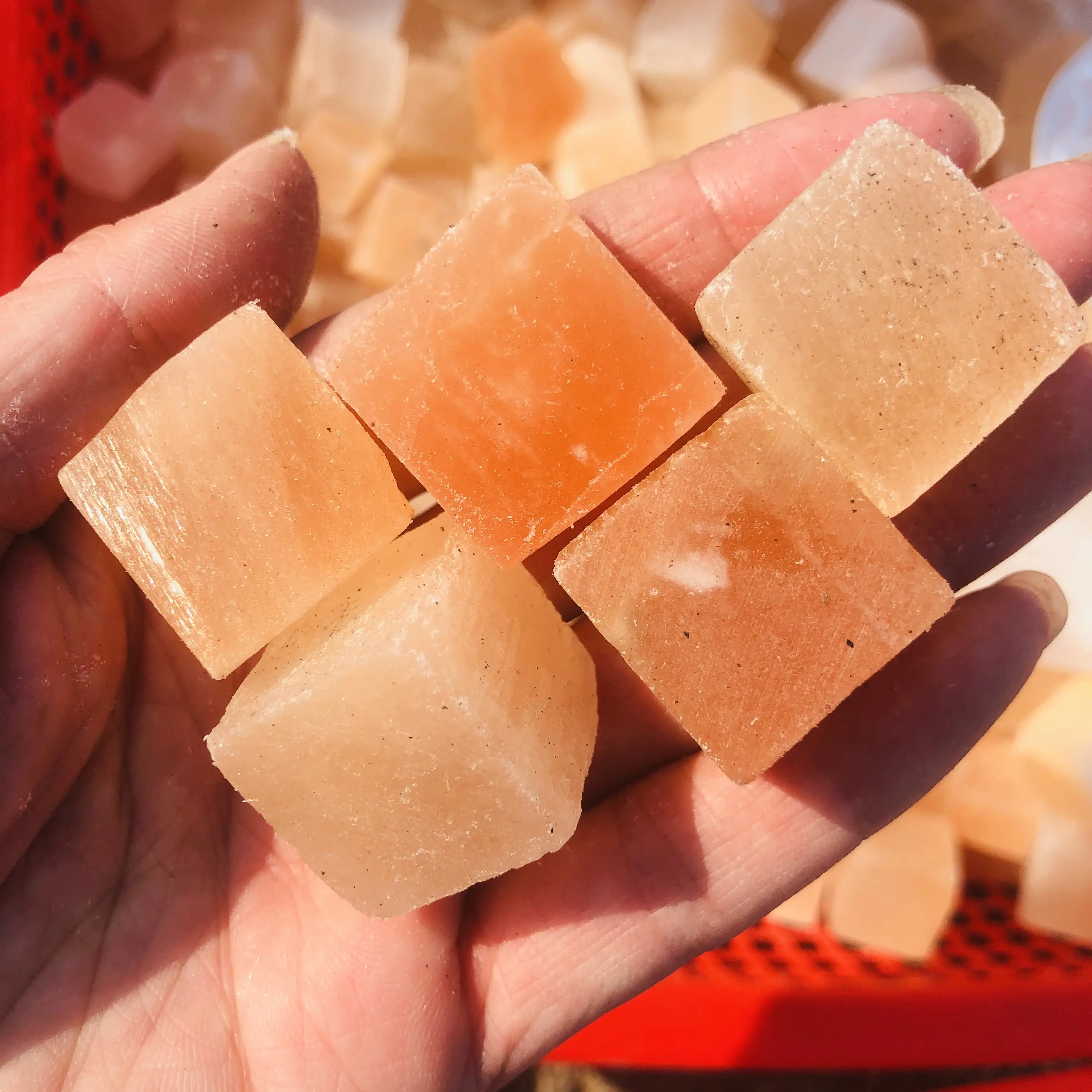 प्राकृतिक थोक उच्च गुणवत्ता नारंगी selenite घन हीलिंग क्वार्ट्ज क्रिस्टल tumbled घन पत्थर के लिए उपहार