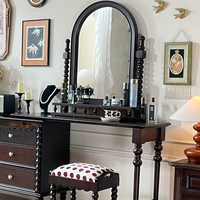 Coiffeuse antique en bois foncé, ensemble rétro avec armoire de rangement à pieds tournés et bureau de toilette avec tiroirs vitrés