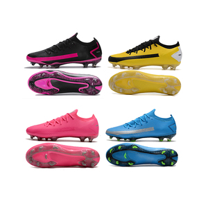 Nouvelles chaussures <span class=keywords><strong>de</strong></span> football à crampons hauts pour hommes, chaussures d'entraînement sur gazon, chaussures <span class=keywords><strong>de</strong></span> football classiques plates, baskets pour femmes, chaussures <span class=keywords><strong>de</strong></span> football légères pour enfants - Product Image 1