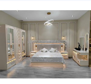 Cabecera de Espejo Tamaño King de Lujo Real, Elegante Juego de Muebles de Dormitorio con Acabado Brillante - Product Image 1