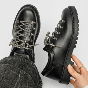 Nuevas botas de tacón alto de tío negro de alta calidad, zapatos de tendencia de moda con punta ancha, <span class=keywords><strong>precio</strong></span> bajo grueso, Exportación de fábrica, botas clásicas para jóvenes - Product Image 2