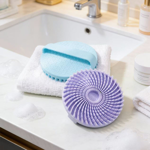 Cepillo de Baño de Silicona, Cepillo Exfoliante para Ducha, Cepillo para Espalda con Cerdas Suaves para Limpieza Profunda y Masaje - Product Image 1