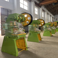 Presse à poinçonner J23-10T à entraînement mécanique, conception de sécurité pour les tâches de poinçonnage de précision des métaux