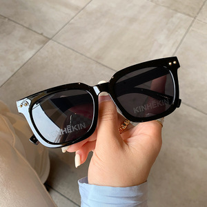 KINHEKIN Gafas de sol para mujer con montura cuadrada, protección UV400, lentes de acetato marrón, estilo urbano a la moda - Product Image 2