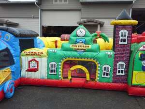 Nuovo Design: Percorso a Ostacoli Gonfiabile Commerciale a Tema Stazione Ferroviaria Divertente con Treno Gonfiabile - Product Image 5