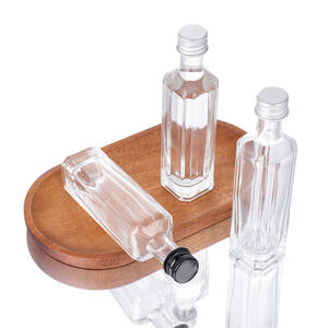 <span class=keywords><strong>Bouteille</strong></span> d'échantillon de 50 ml pour <span class=keywords><strong>rhum</strong></span>, whisky, spiritueux, vodka, 1,5 oz, petite <span class=keywords><strong>bouteille</strong></span> carrée transparente en verre vide pour liqueur, alcool, vin avec bouchon à vis - Product Image 3