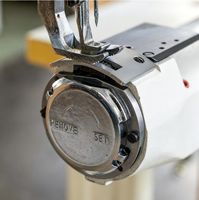 Machine à coudre industrielle à point noué triple aiguille à lit cylindrique FS-441, robuste, 220V, certifiée CE, pour usine de chaussures, 60kg, 800 points par minute