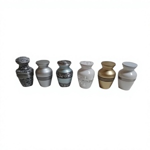Lot de 6 urnes à souvenirs, vente à bas prix, nouveau design et métal fini, mini-urne à souvenirs de 6 pouces cubes pour cendres humaines - Product Image 1