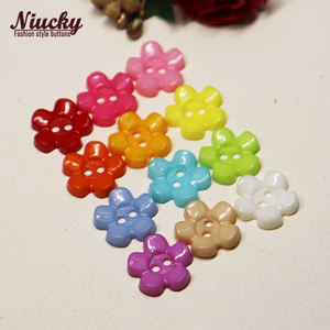 Tombol bunga warna-warni plastik 15mm tombol bunga kartun warna-warni 5 kelopak untuk kerajinan buku tempel jahit, 2 lubang, 12 warna - Product Image 4