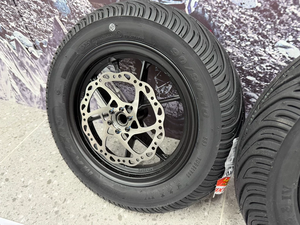 Kit complet <span class=keywords><strong>de</strong></span> roues Supermoto Sur-Ron Hyper Bee 10 pouces, <span class=keywords><strong>jantes</strong></span> CNC MT10, pneus <span class=keywords><strong>de</strong></span> course Kenda semi-slicks à traction droite, équilibrées - Product Image 4