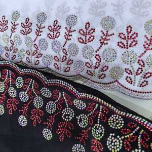 Vente en gros de foulards hijab en mousseline africaine à motifs floraux colorés, écharpes ethniques musulmanes, <span class=keywords><strong>prix</strong></span> d'usine, mousseline bulle - Product Image 2