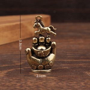 Colgantes Temáticos de Latón con Forma de Caballo y Palma con Dinero, Decoración para Hogar y Oficina, Regalo Unisex - Product Image 4