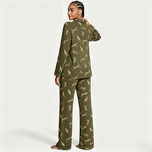 Set <span class=keywords><strong>Pigiama</strong></span> <span class=keywords><strong>Donna</strong></span> Personalizzato di Tendenza, Comodo con Stampa Animalier, Maniche Lunghe, Produttore con Etichetta Privata - Product Image 3