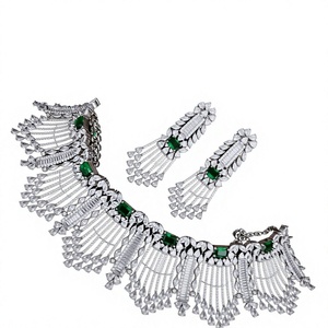 Conjunto de Gargantilla de piedras de circón CZ con acabado plateado de la mejor calidad con pendientes a juego para colección de ropa de fiesta para mujer - Product Image 2