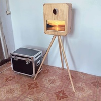 Cabina de Fotos para Fiestas GT, Cámara SLR Compatible con iPads y Smartphones, Conexión Wi-Fi/Bluetooth, Construcción de Aluminio, Impresión Instantánea, 15.6 Pulgadas