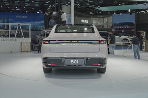 Leapmotor B01 2025, Sedán Compacto Eléctrico con Autonomía NEDC de 401-500 km y Potencia de Motor de 100-150 kW, Vehículo Compacto Eléctrico - Product Image 6