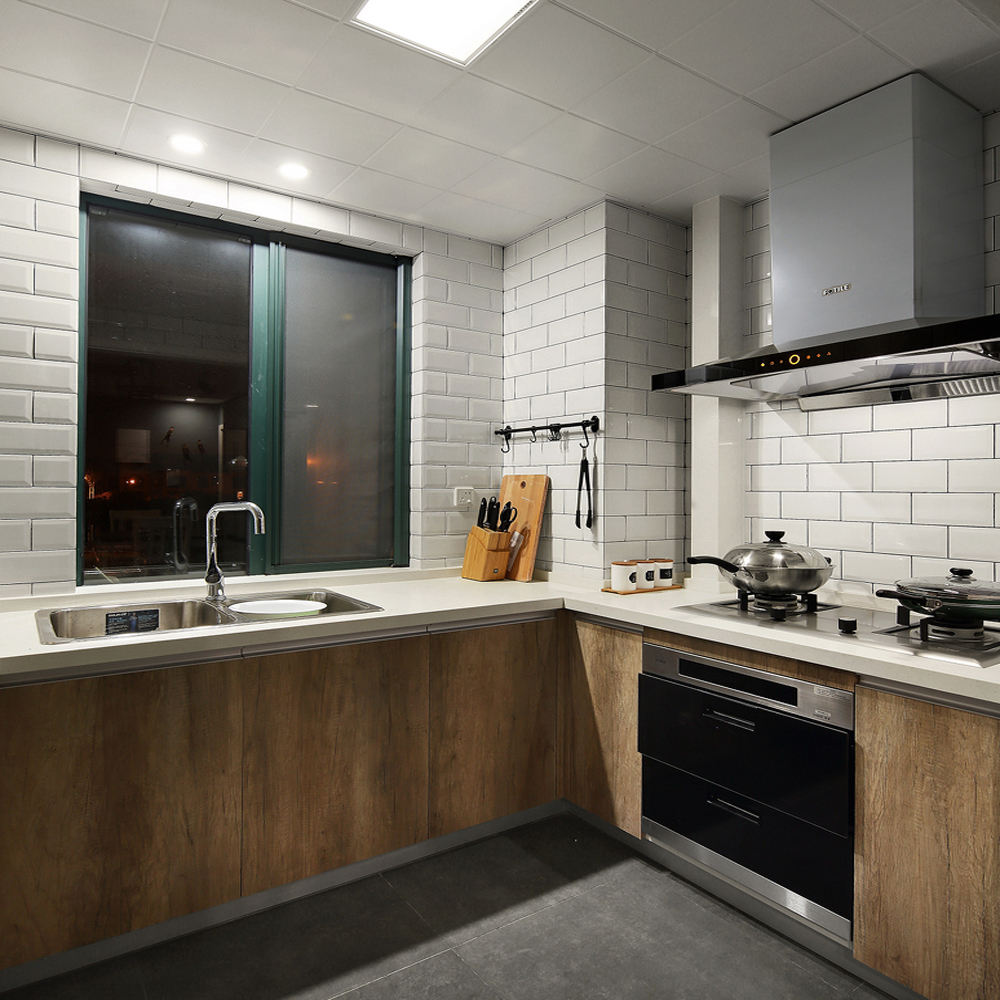 สีน้ำตาล