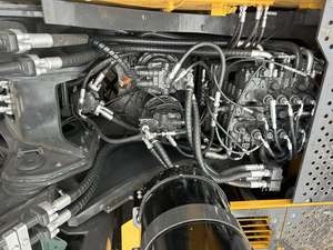 รถขุดไฮดรอลิกตีนตะขาบ Volvo EC480 มือสอง ขนาด 48 ตัน พร้อมเครื่องยนต์ ปั๊ม มอเตอร์ และหัวต่อแบบเร็ว พร้อมหัวเจาะ-กำลังขุดสูง - Product Image 5