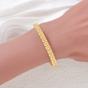 Brazalete Geométrico Unisex de Acero Inoxidable Chapado en Oro de 18K, Diseño Minimalista de Lujo, Texturizado, Venta al Por Mayor, Diseño Exclusivo - Product Image 3