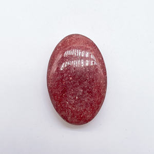 Vente en gros de pierres ovales en quartz fraise naturel poli pour la guérison spirituelle, la décoration intérieure et les cadeaux de fêtes - Product Image 1