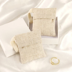 Sac carré en coton personnalisé avec cordon de serrage, logo et couleur sur mesure - Pochette élégante pour petits bijoux et lunettes de soleil, idéale pour l'emballage cadeau - Product Image 1