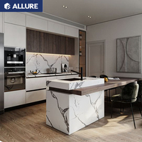 Armoires de cuisine intelligentes préfabriquées Allure avec îlot central, couleur blanche, ensembles complets d'armoires de cuisine simples pour petites cuisines
