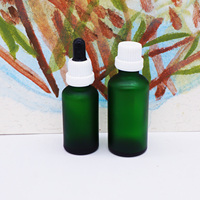 Bouteilles en verre givré vert de 30 ml avec pompe et couvercle en bambou pour cosmétiques