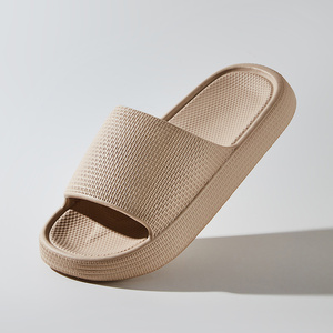 Claquettes compensées pour femmes en EVA ultra-douces avec texture diamantée, semelle épaisse absorbant les chocs et imperméables - Product Image 5