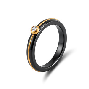 Anillo de Lujo Moderno de Dos Tonos en Negro y Oro para Mujer, Acero Inoxidable, Baño de Oro de 18K PVD, Engaste de Zirconia Solitaria, Resistente al Deslustre - Product Image 1